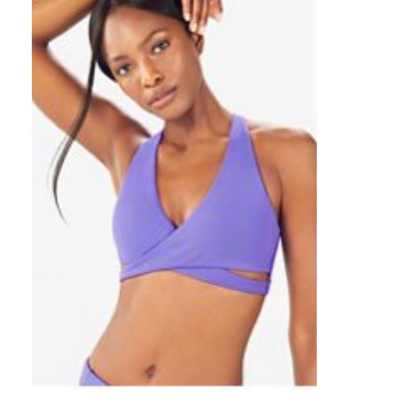 ✨2/$75 ✨ Fabletics bra & legging outfit - Picture 11 of 11